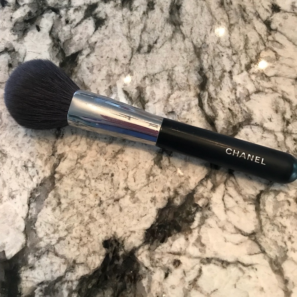CHANEL powder brush